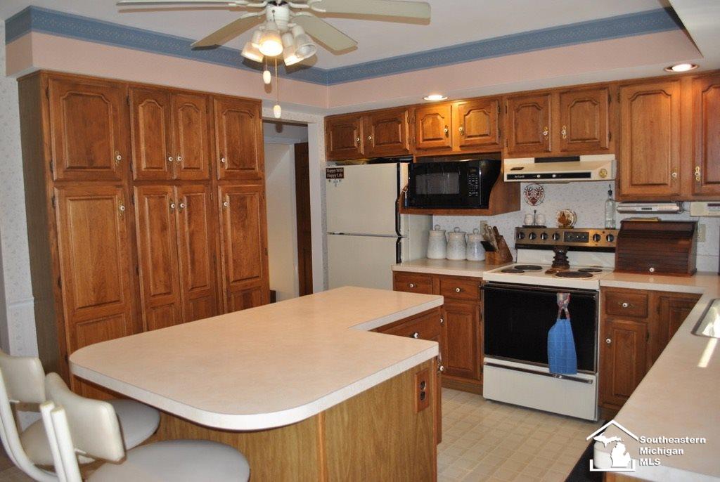 2192 East Hurd Road Monroe, MI 48162 - Photo 16 of 59 31360688-15.JPG