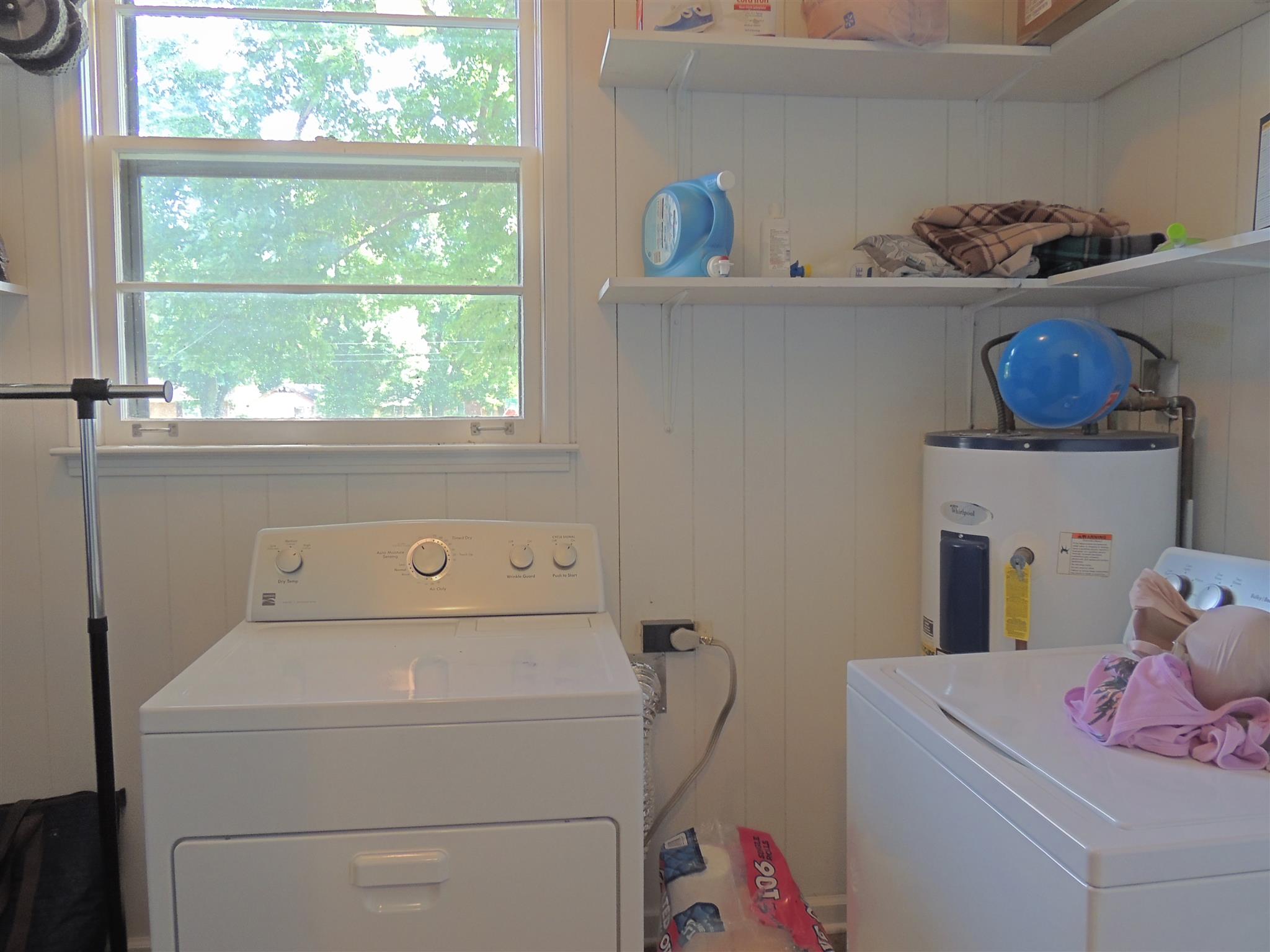 318 Notgrass Road Clarksville, TN 37042 - Photo 22 of 27 a utility room with dryer and washer