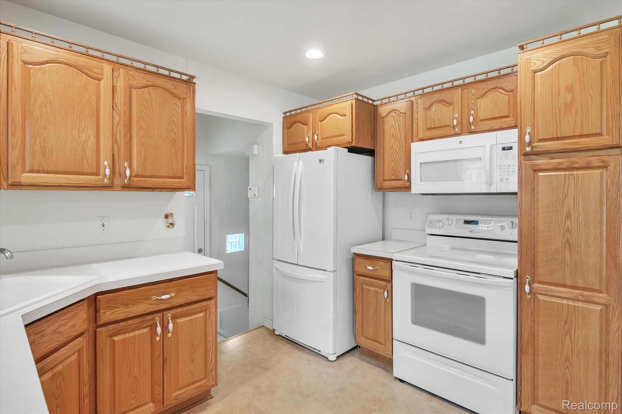 29173 Schoenherr Road Warren, MI 48088 - Photo 13 of 51 Gallery Image 13