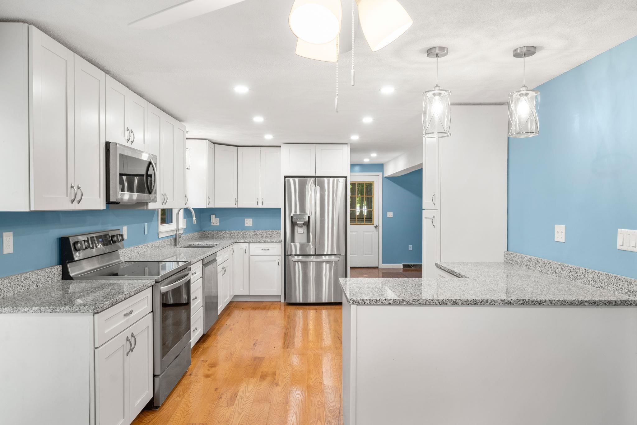 21 Alyssa Drive Derry, NH 03038 - Photo 2 of 36