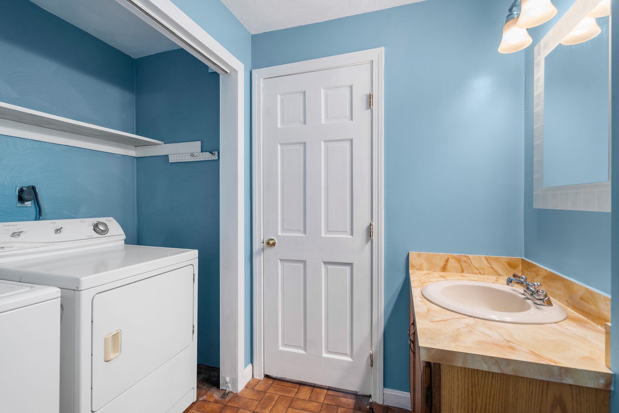 21 Alyssa Drive Derry, NH 03038 - Photo 26 of 36