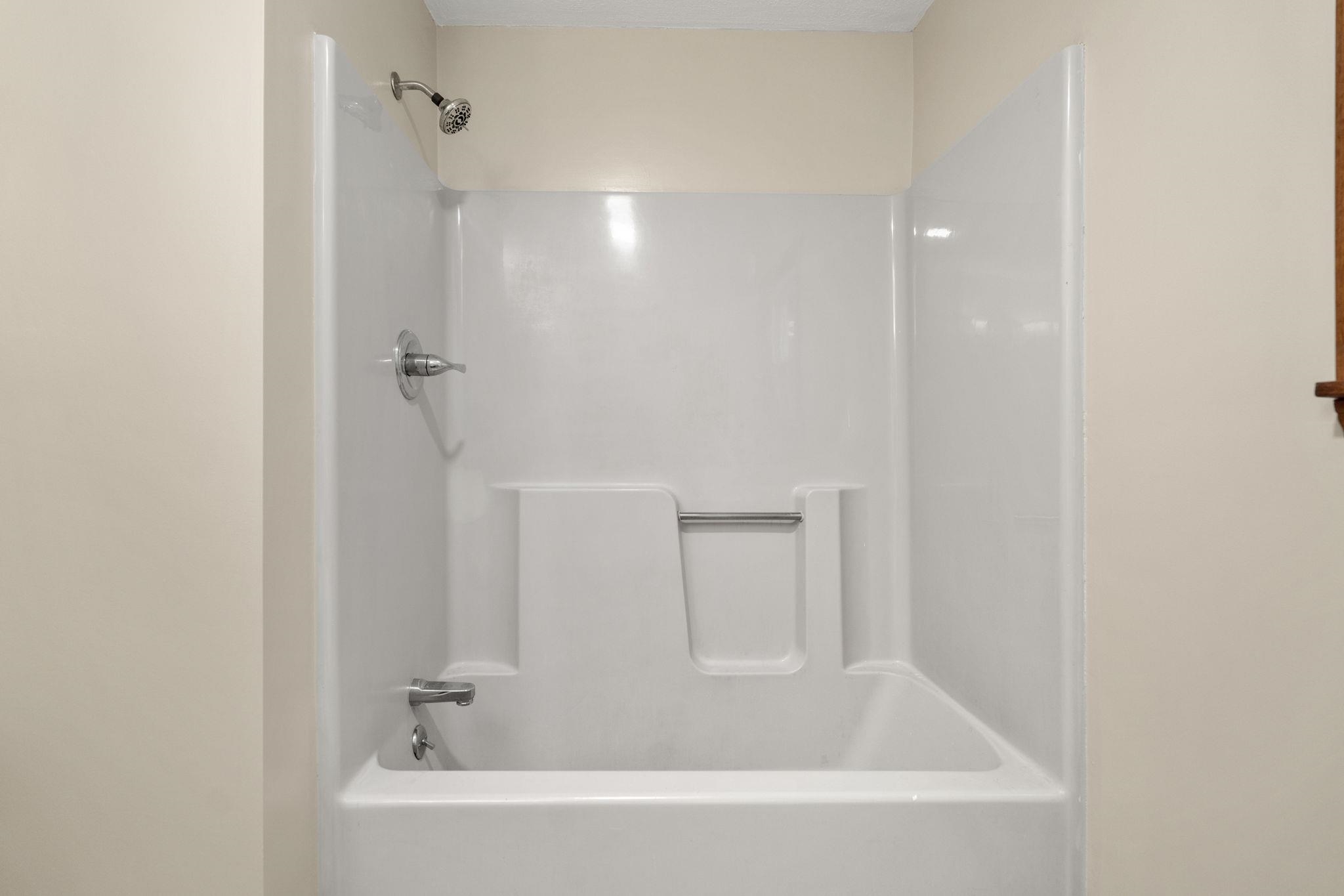 21 Alyssa Drive Derry, NH 03038 - Photo 32 of 36