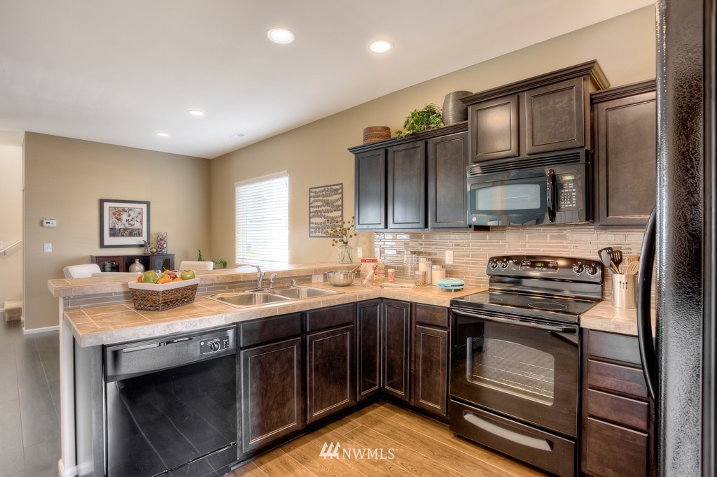 4738 Court R, Unit 2701 Tacoma, WA 98404 - Photo 3 of 18