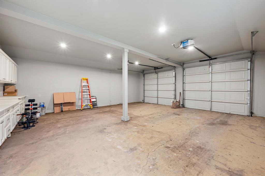 800 North Clements Street Gainesville, TX 76240 - Photo 21 of 27 a view of a garage