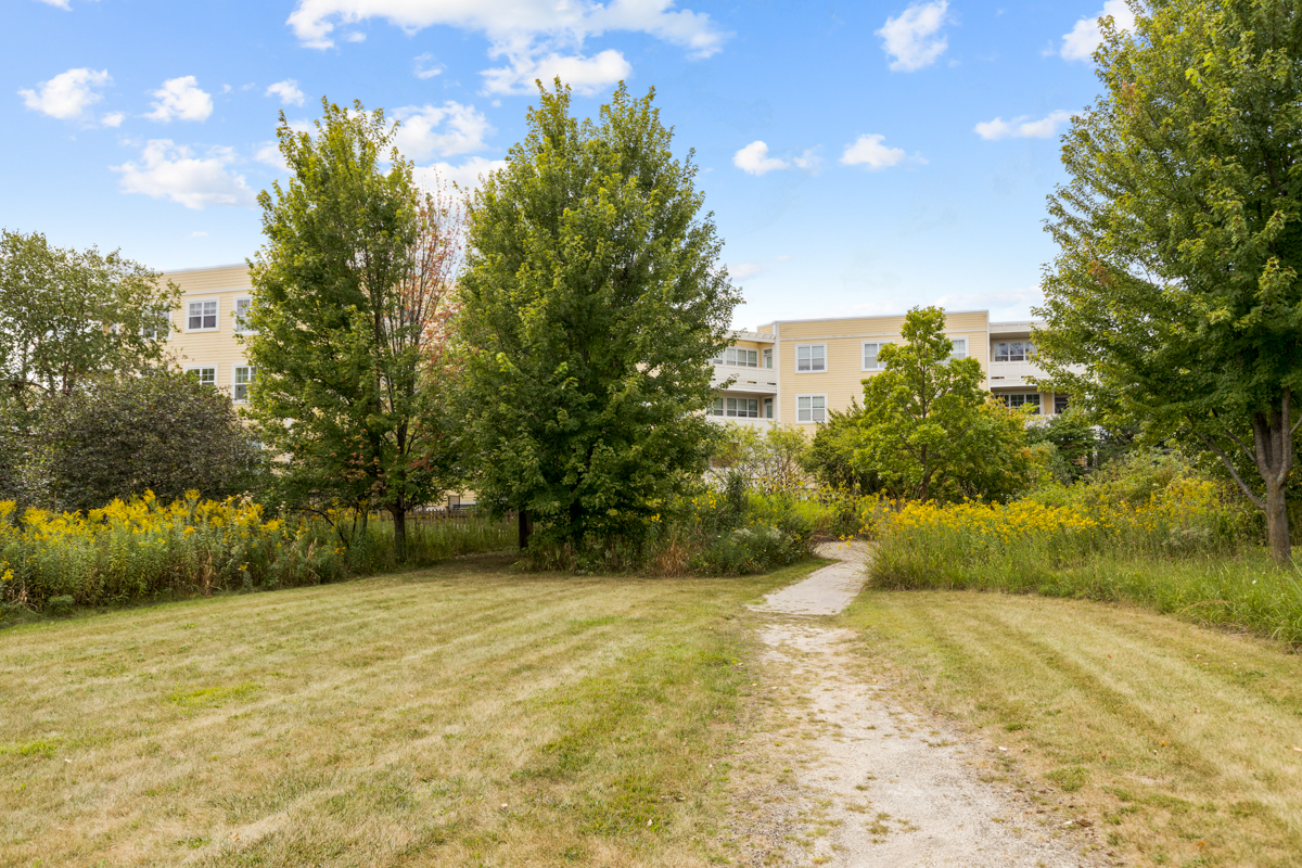 977 Harris Road, Unit 31 Grayslake, IL 60030 - Photo 32 of 38