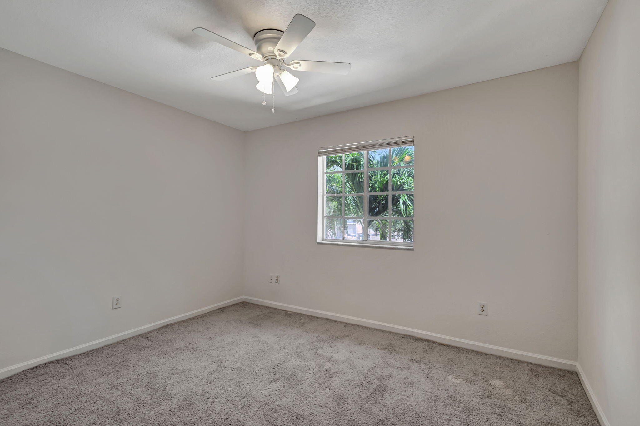 2025 Island Drive Riviera Beach, FL 33404 - Photo 27 of 46 an empty room with a window