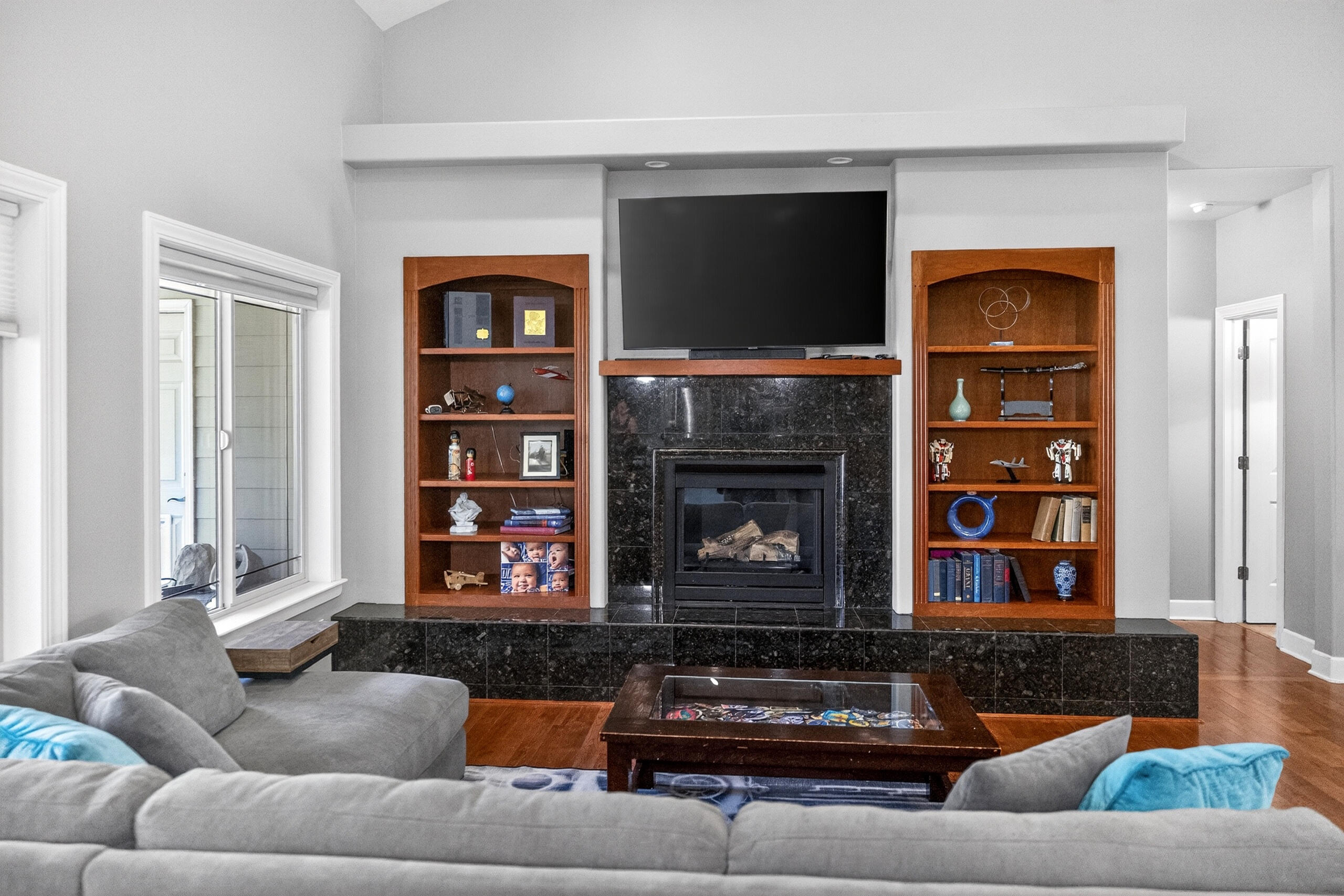 10421 Kestrel Road Klamath Falls, OR 97601 - Photo 12 of 56 a living room with furniture flat screen tv and a fireplace