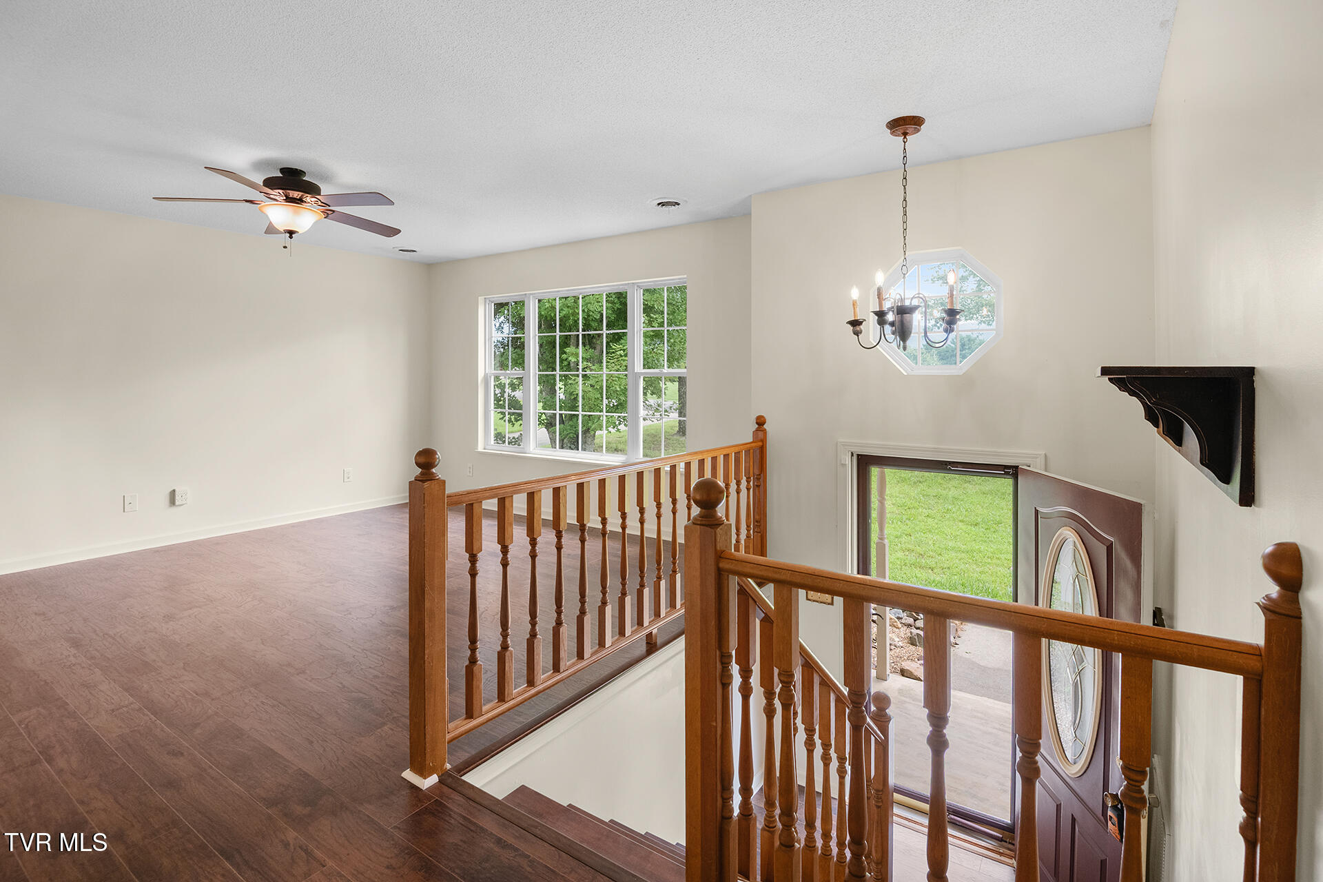 925 Keller Road Afton, TN 37616 - Photo 14 of 34 Living Room