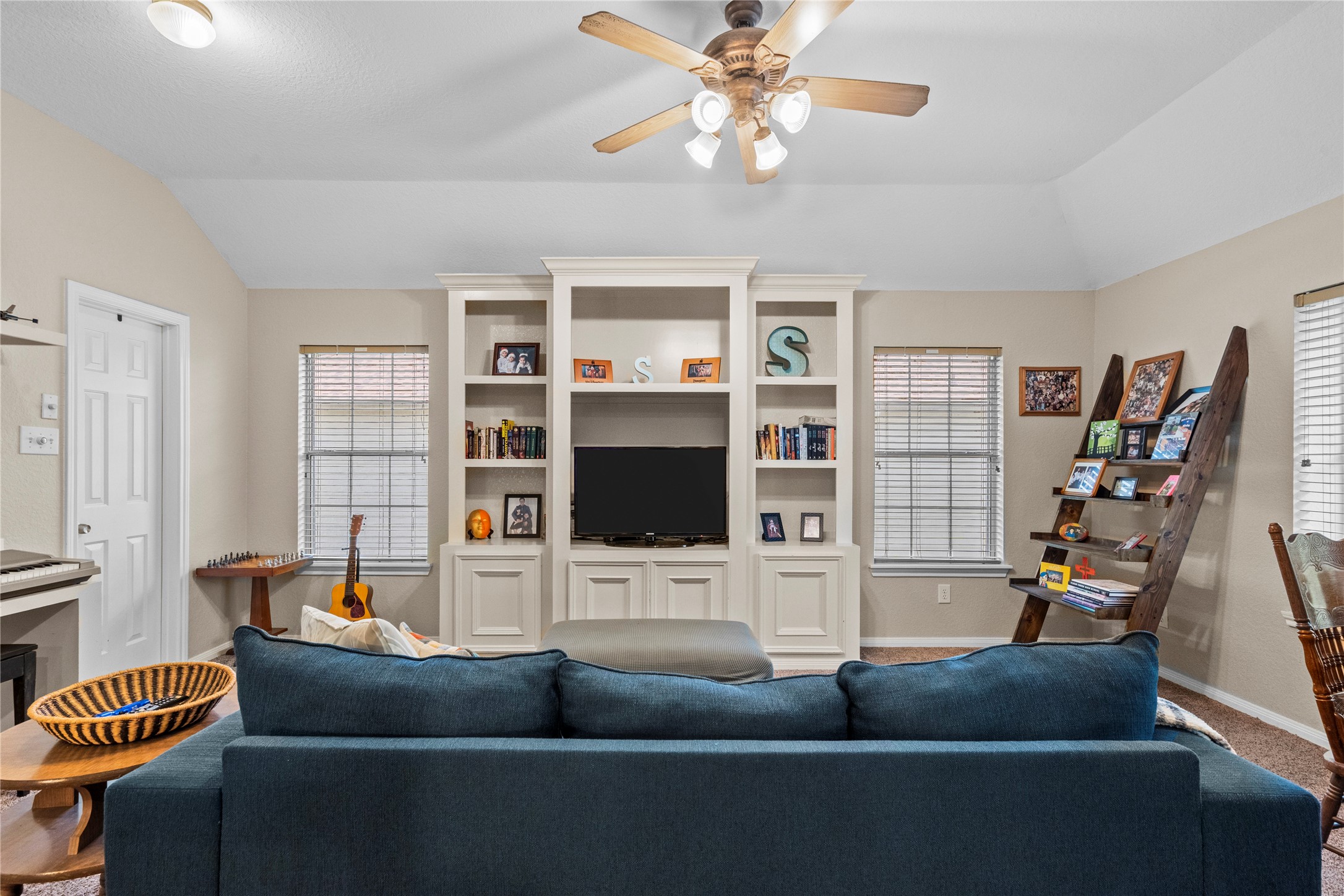 1011 Elm Pointe League City, TX 77573 - Photo 31 of 44 a living room with furniture workspace and a flat screen tv