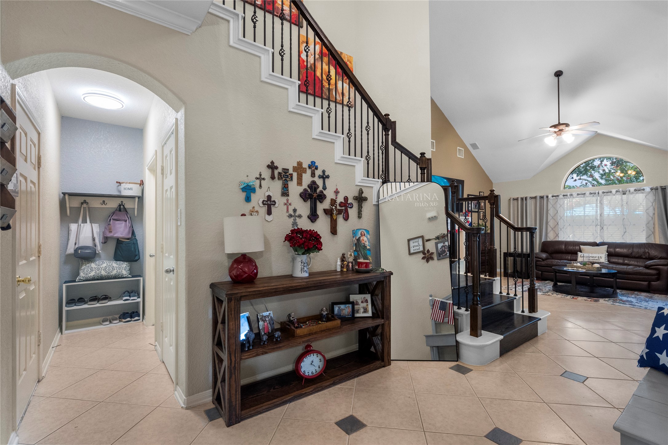 1011 Elm Pointe League City, TX 77573 - Photo 8 of 44 a view of living room