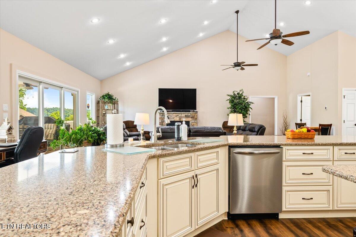 1380 East Norris Point Road La Follette, TN 37766 - Photo 10 of 54 Kitchen Into Great Room From End of Peni