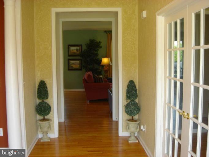 44622 Three Coves Road Hollywood, MD 20636 - Photo 5 of 19 Entrance / Foyer