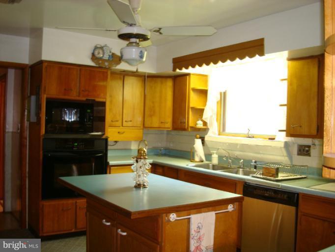 5100 Wheeler Road Temple Hills, MD 20748 - Photo 5 of 22 Kitchen