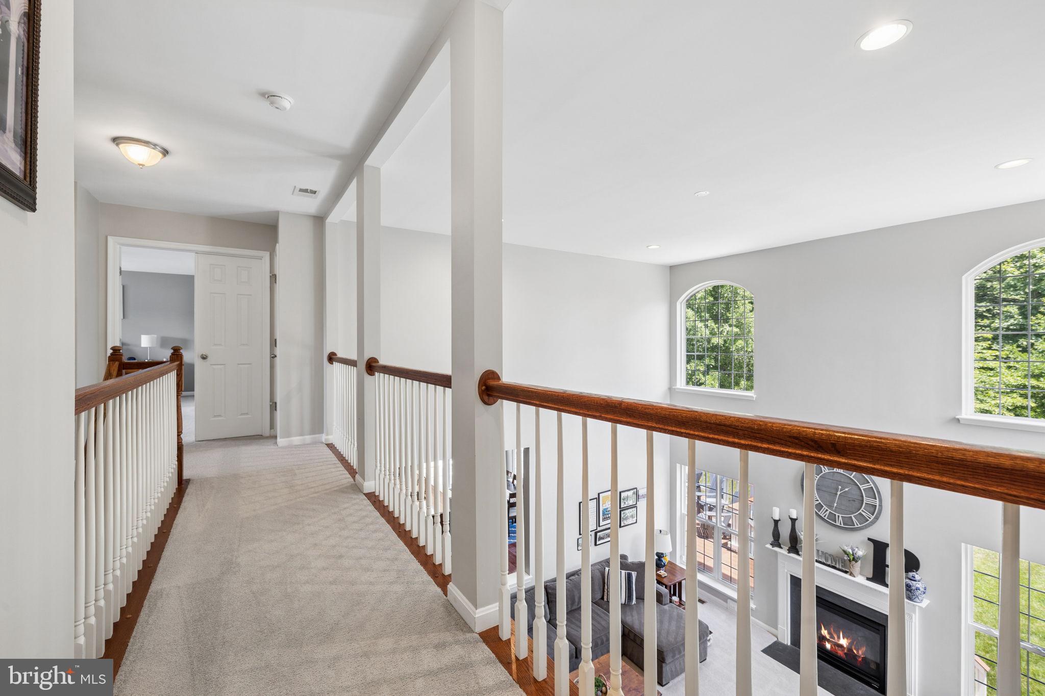 5413 Loggerhead Place Woodbridge, VA 22193 - Photo 21 of 48 Catwalk above family room