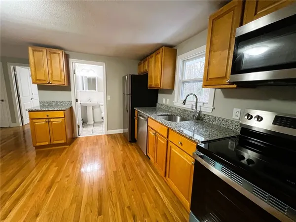 $1,800 | 361 Privilege Street, Unit 2L, Woonsocket, RI 02895