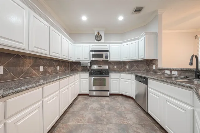 $2,850 | 5530 Kansas Street, Houston, TX 77007