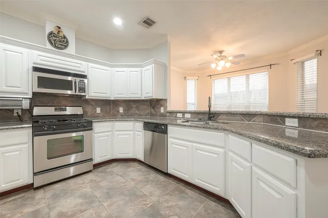 $2,850 | 5530 Kansas Street, Houston, TX 77007