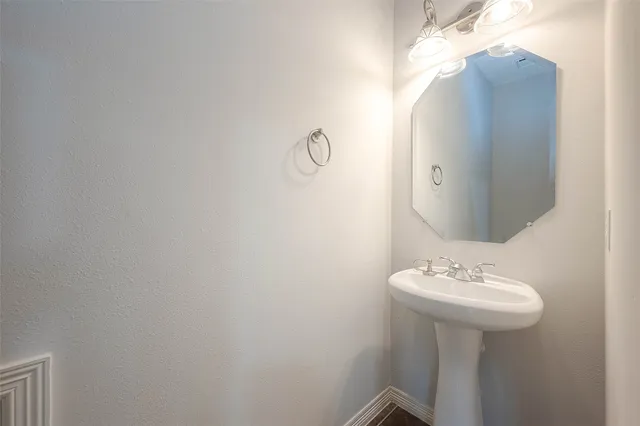 $2,850 | 5530 Kansas Street, Houston, TX 77007