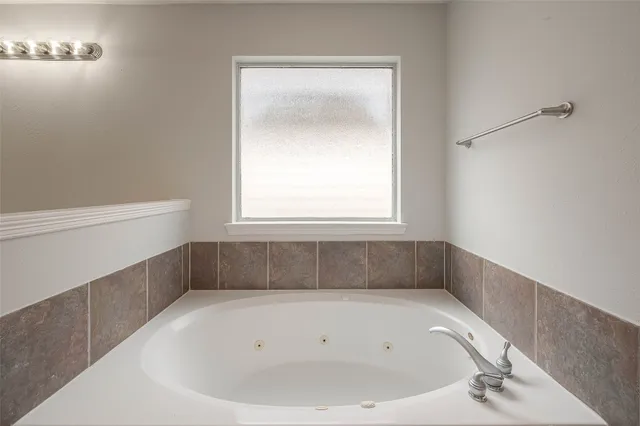 $2,850 | 5530 Kansas Street, Houston, TX 77007