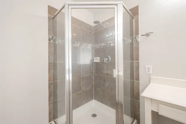 $2,850 | 5530 Kansas Street, Houston, TX 77007