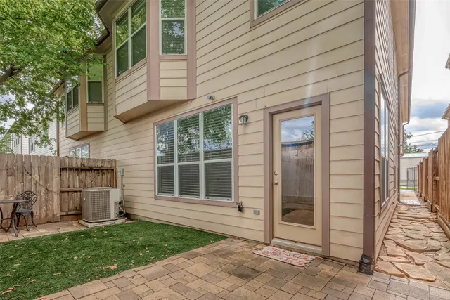 $2,850 | 5530 Kansas Street, Houston, TX 77007