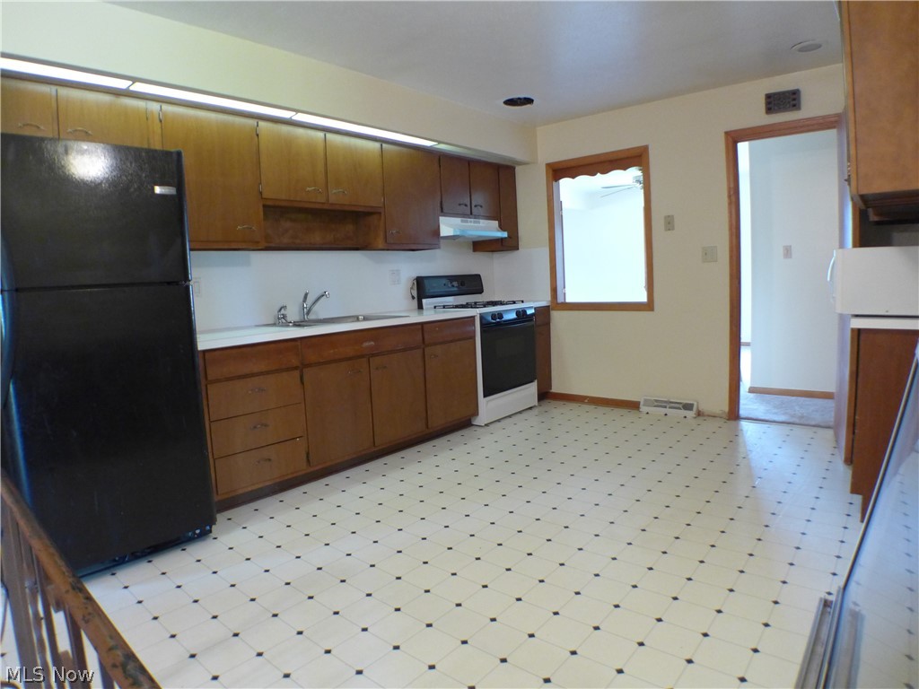 19315 Homeway Road Cleveland, OH 44135 - Photo 11 of 29