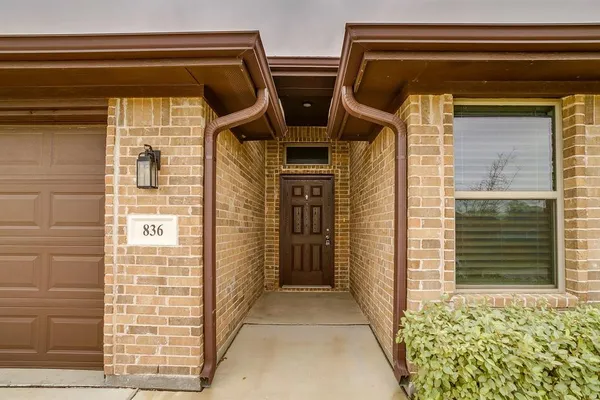 $2,350 | 836 Mesa Vista Drive, Crowley, TX 76036