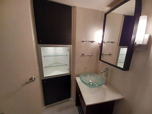 $2,375 | 526 Pacific Avenue, Unit 1206, Atlantic City, NJ 08401