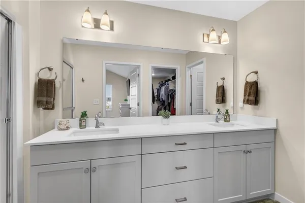 $433,000 | 408 Woodview Drive, Raymore, MO 64083
