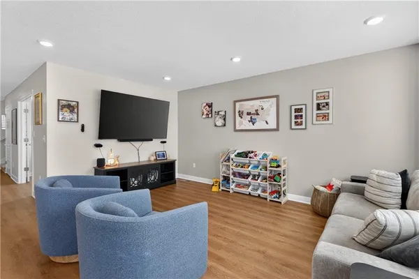 $433,000 | 408 Woodview Drive, Raymore, MO 64083