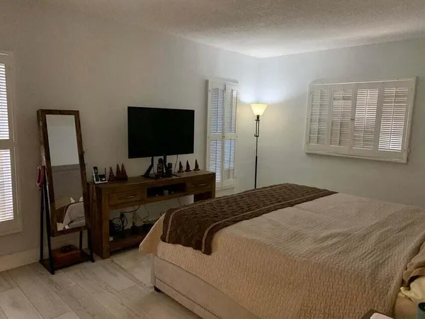 $5,000 | 3230 Aqua Vista Drive, Pompano Beach, FL 33062