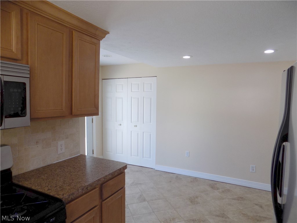 10808 Green Road Wakeman, OH 44889 - Photo 6 of 27 Doors to access the laundry area and basement.