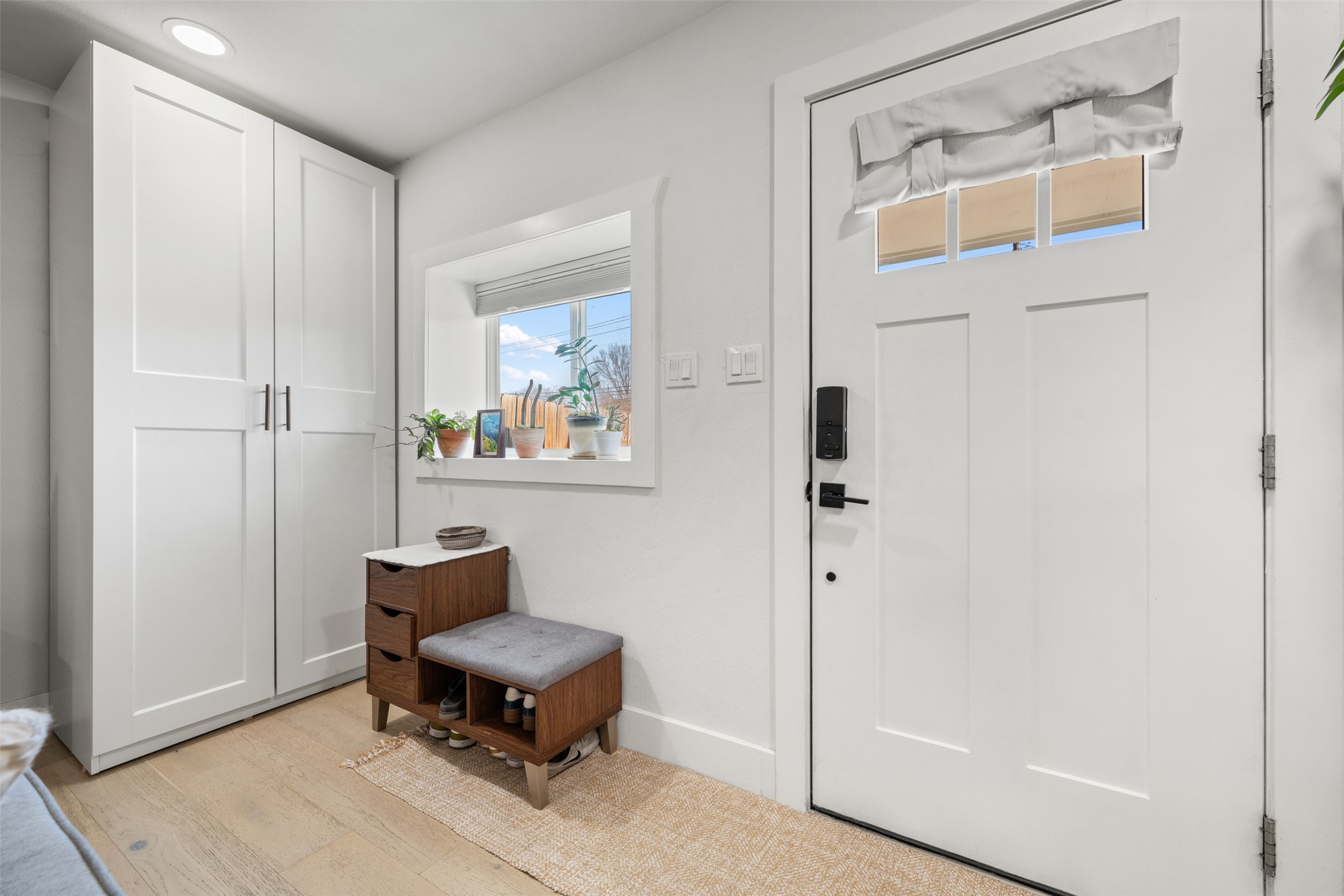1616 Webberville Road, Unit A Austin, TX 78721 - Photo 4 of 27 a living room with furniture and a table