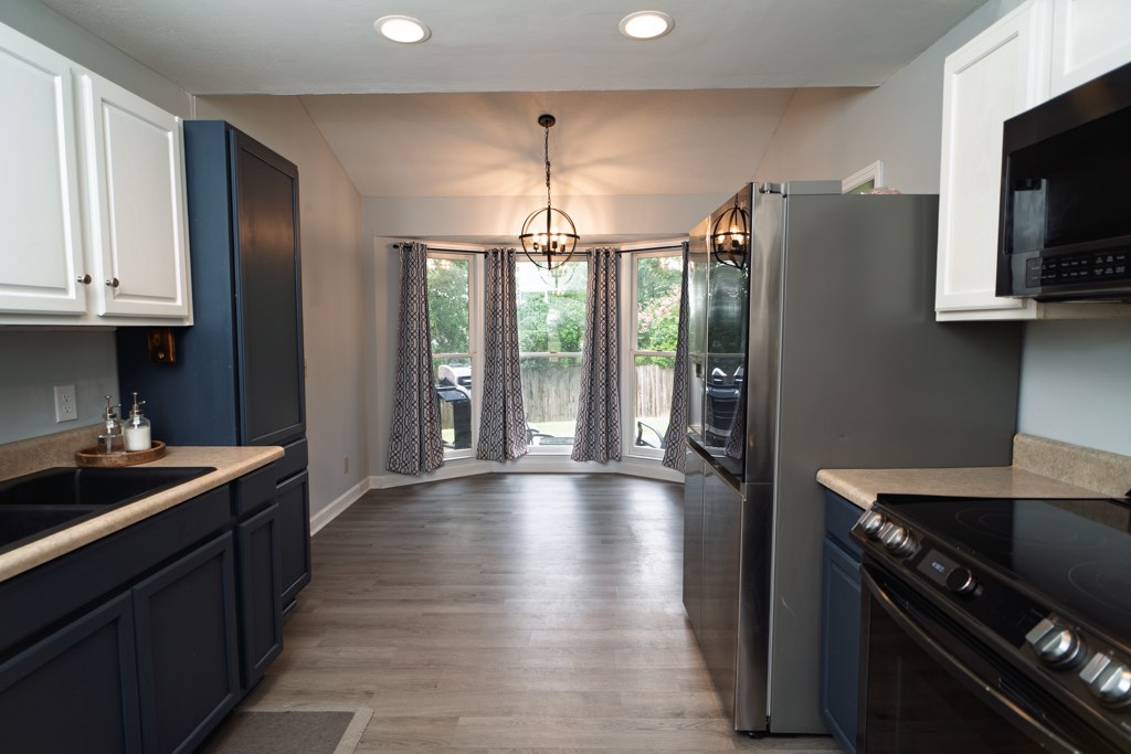 2 Labrador Court Columbus, GA 31909 - Photo 5 of 32 Kitchen/Breakfast Area