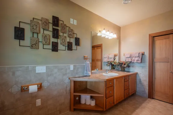 $650,000 | 2221 Greenfield Drive East, Northfield, MN 55057
