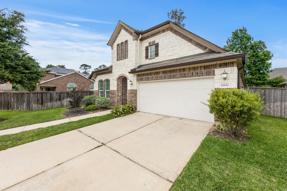 22622 Cutter Mill Drive Spring, TX 77389 - Photo 5 of 40 FRONT (WIDE DRIVEWAY VIEW)
Spacious driveway and 2-car garage offer both convenience and functionality, with plenty of room for everyday living and guest parking.