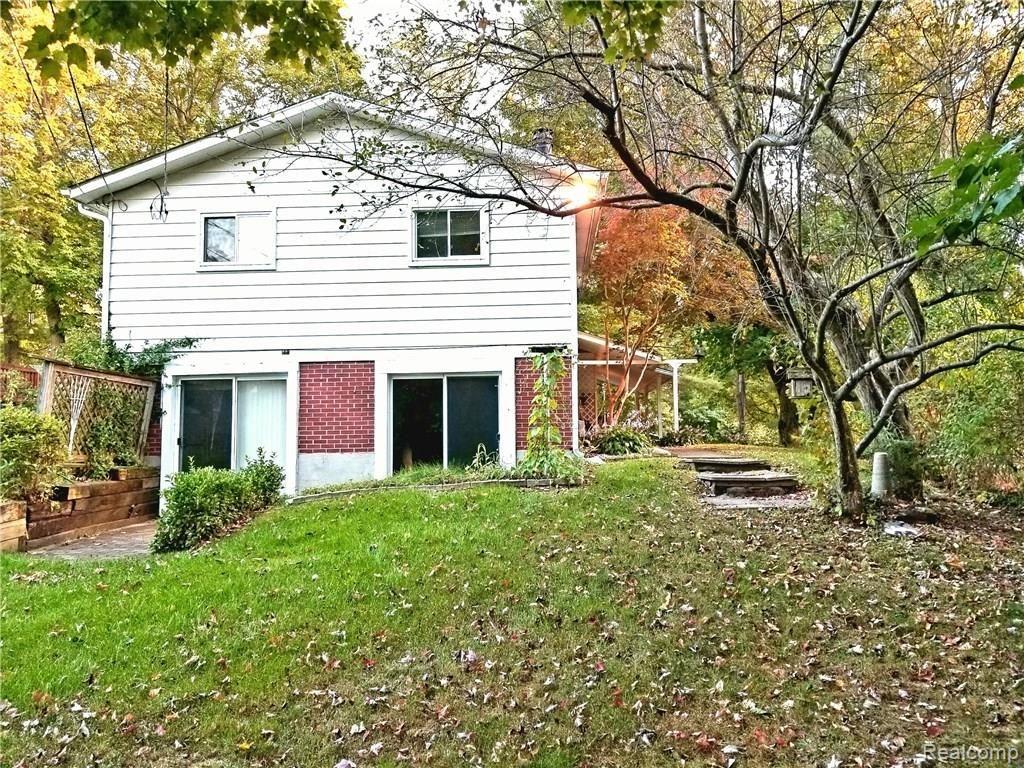 2261 Mumford Road Pinckney, MI 48169 - Photo 6 of 30 20171002_221000.jpg
