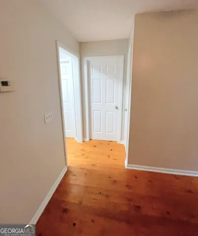 an empty room with an empty space