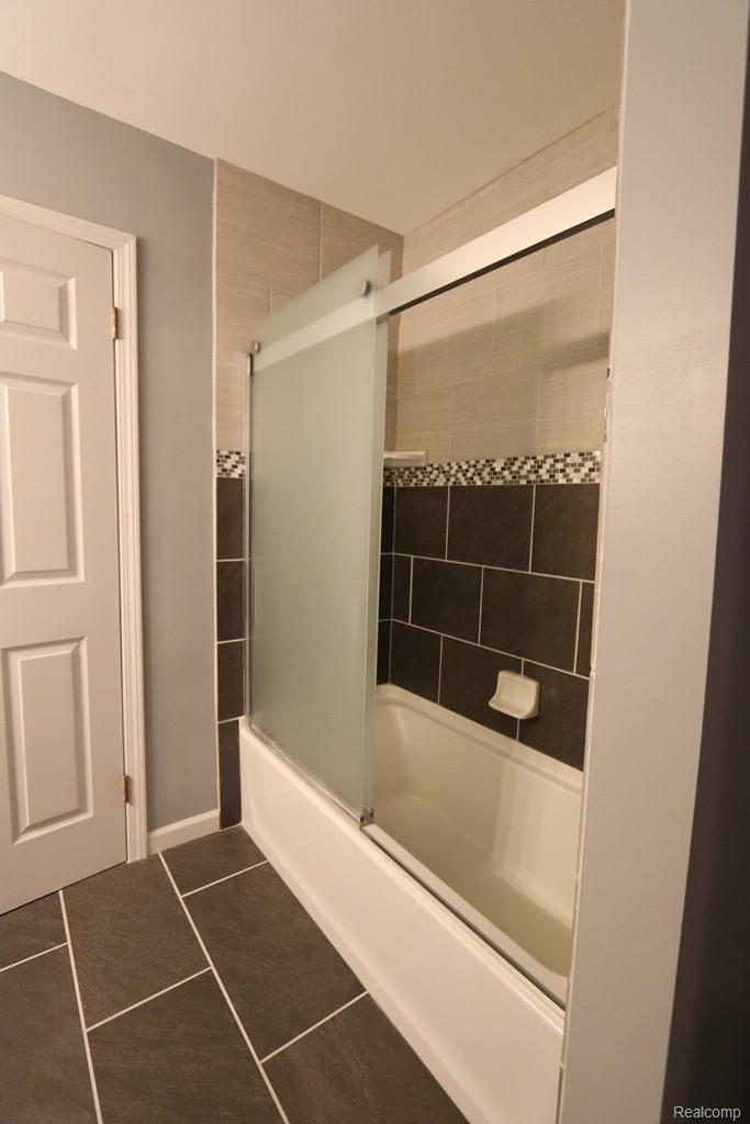 9444 Irish Road Grand Blanc, MI 48439 - Photo 36 of 60 IMG_2876.JPG