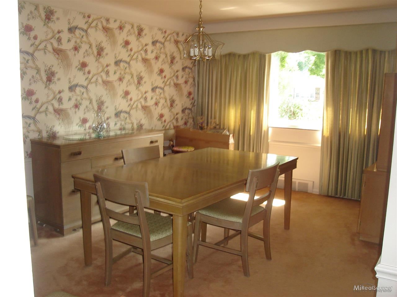 19799 West Ida Grosse Pointe, MI 48236 - Photo 6 of 28 31160210-5.JPG
