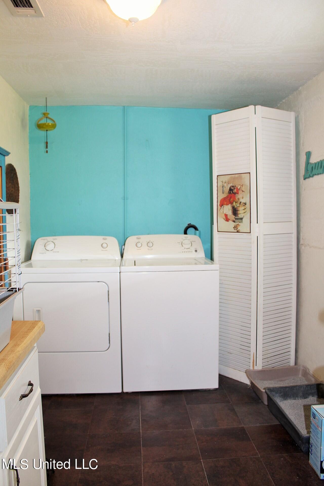 123 Gordon Road Lucedale, MS 39452 - Photo 19 of 43 19-Laundry