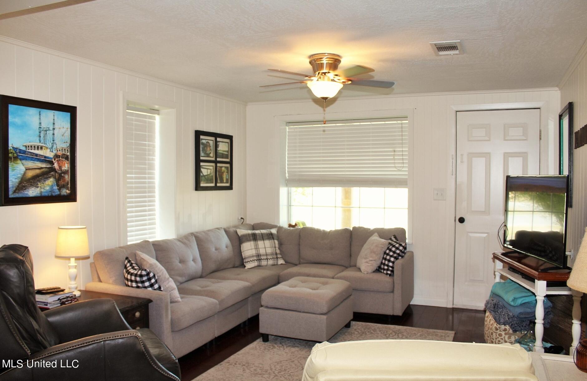 123 Gordon Road Lucedale, MS 39452 - Photo 3 of 43 3-Living Room