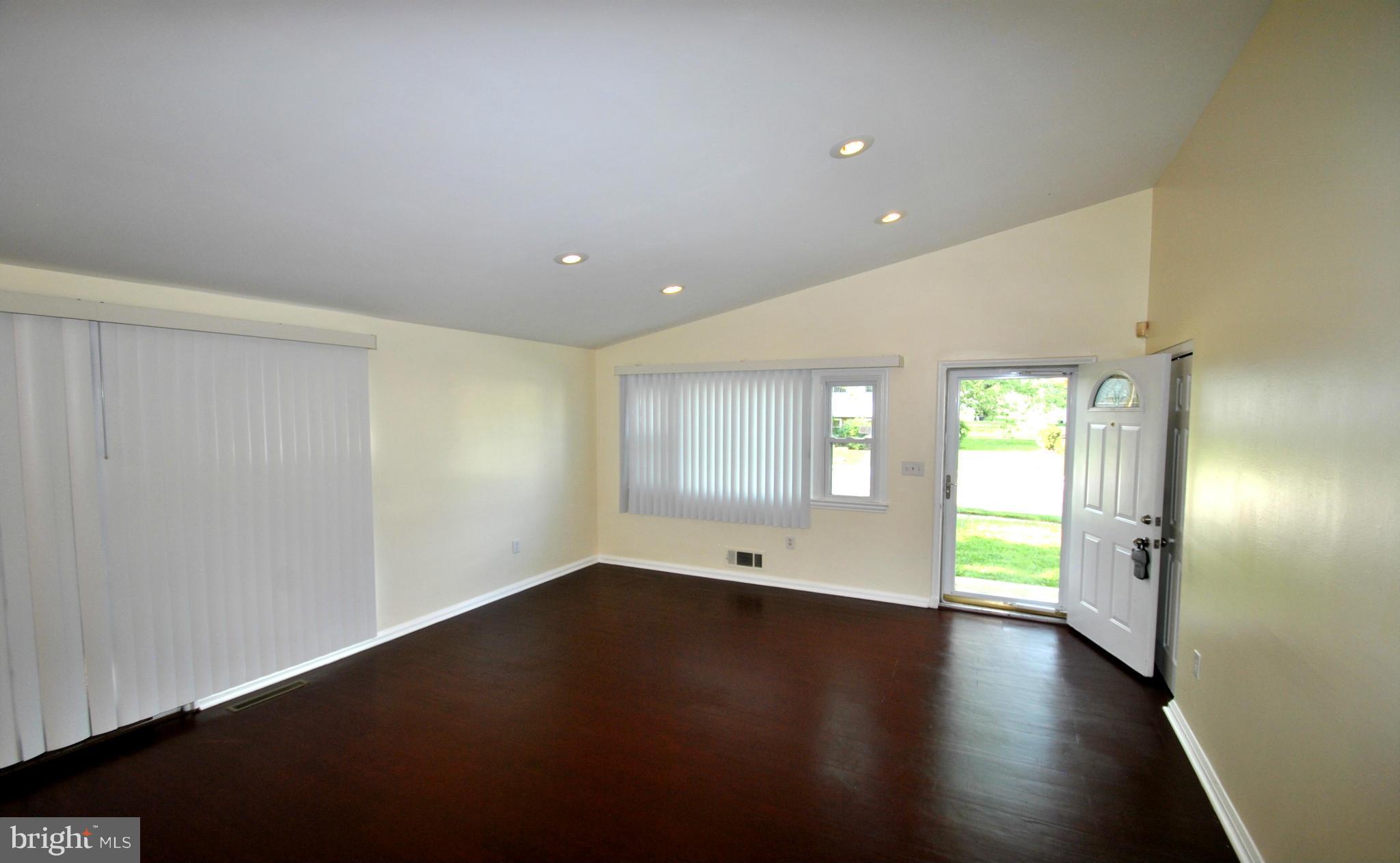 7419 Monita Road Baltimore, MD 21208 - Photo 5 of 19 Living Room