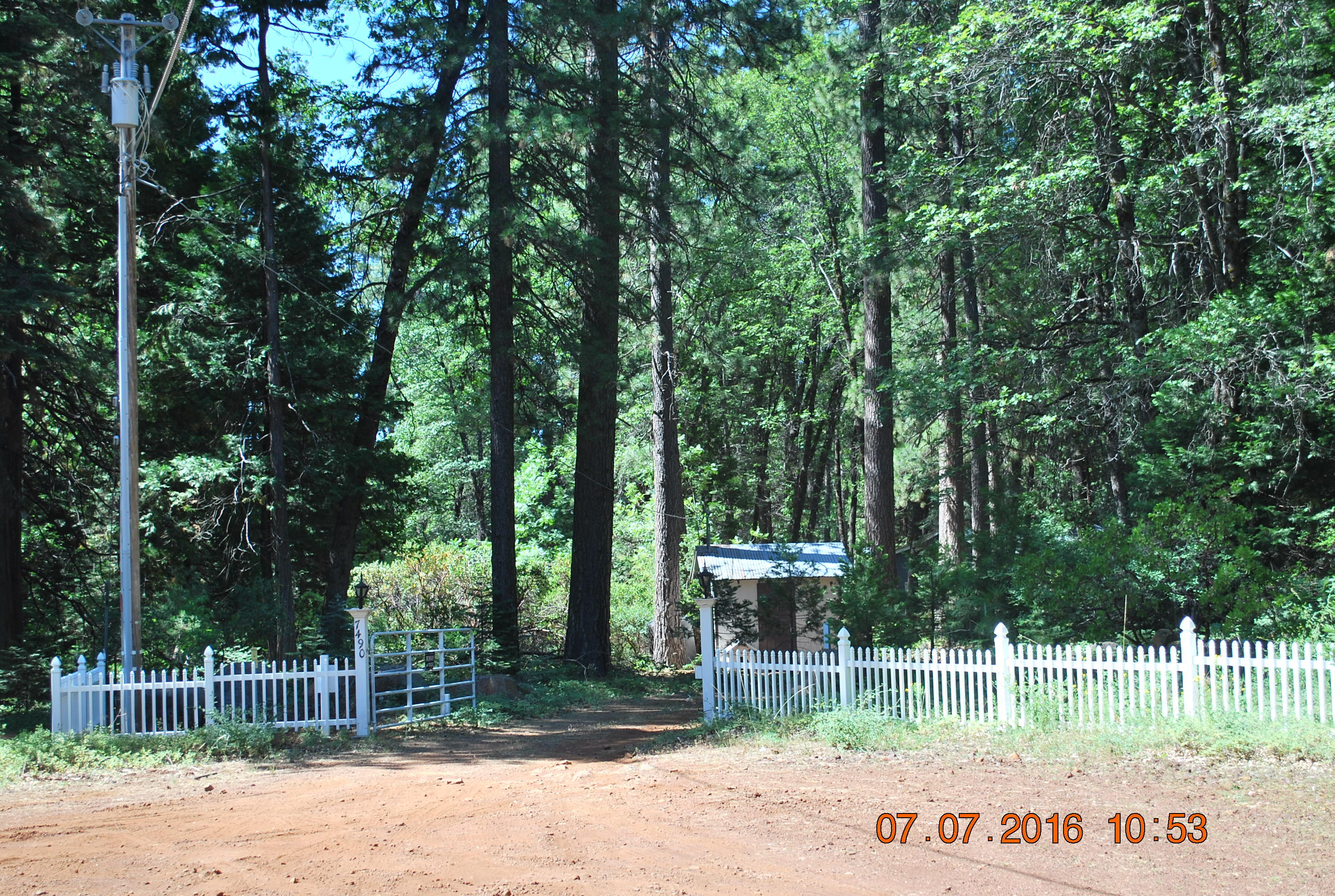 7490 Brett Road Shingletown, CA 96088 - Photo 32 of 46 7490 Brett entry gate