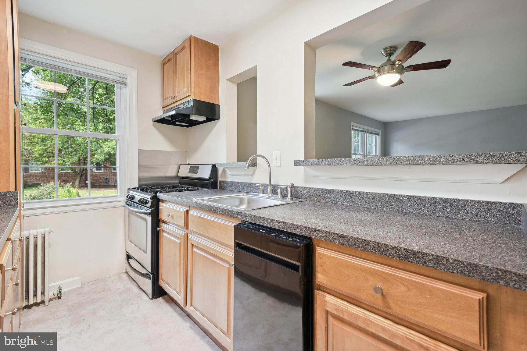 2302 Colston Drive, Unit 2302C Silver Spring, MD 20910 - Photo 13 of 24