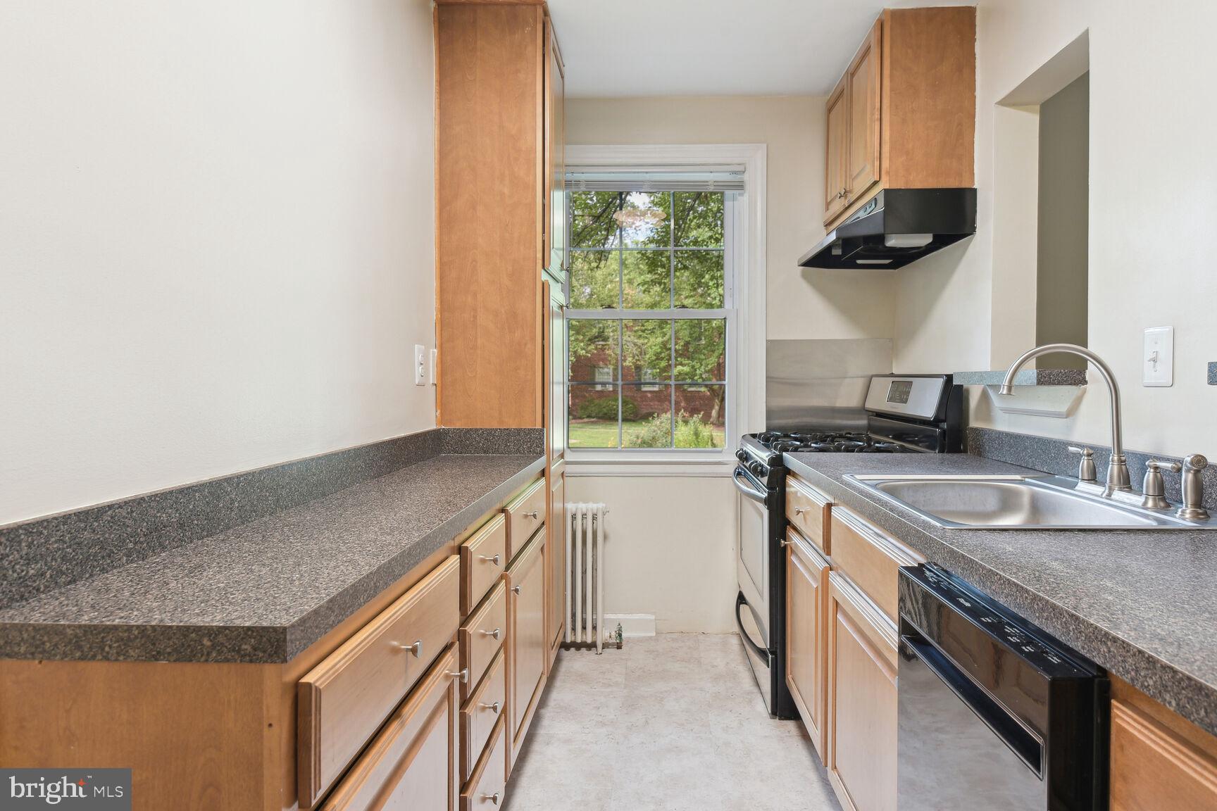 2302 Colston Drive, Unit 2302C Silver Spring, MD 20910 - Photo 15 of 24