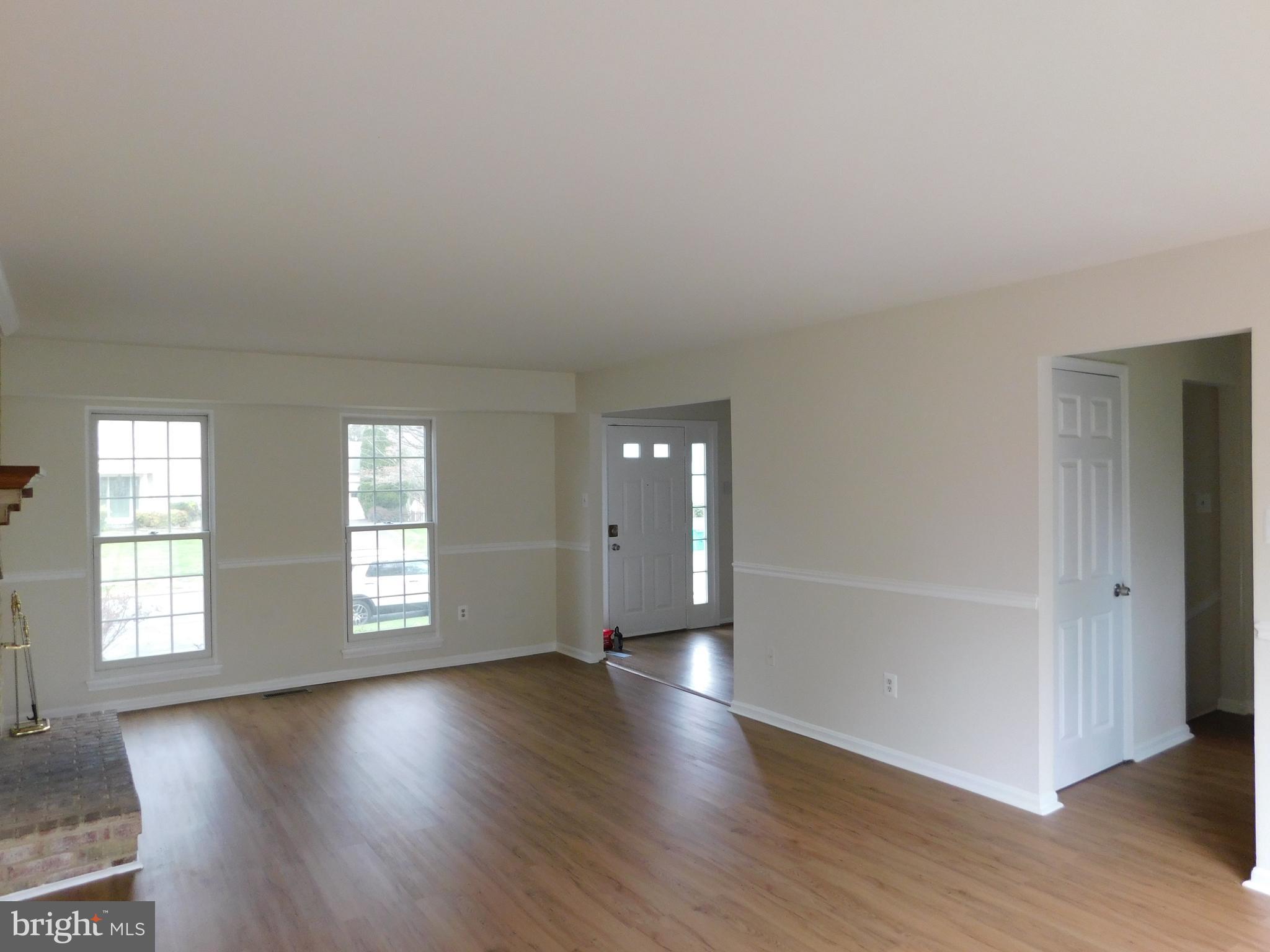 916 Pointer Ridge Drive Gaithersburg, MD 20878 - Photo 11 of 27 living/w/fireplace