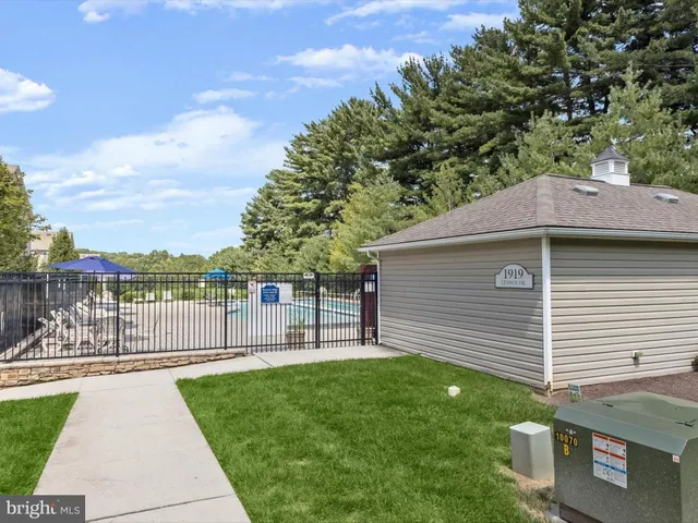 a picture of a bench in a white building