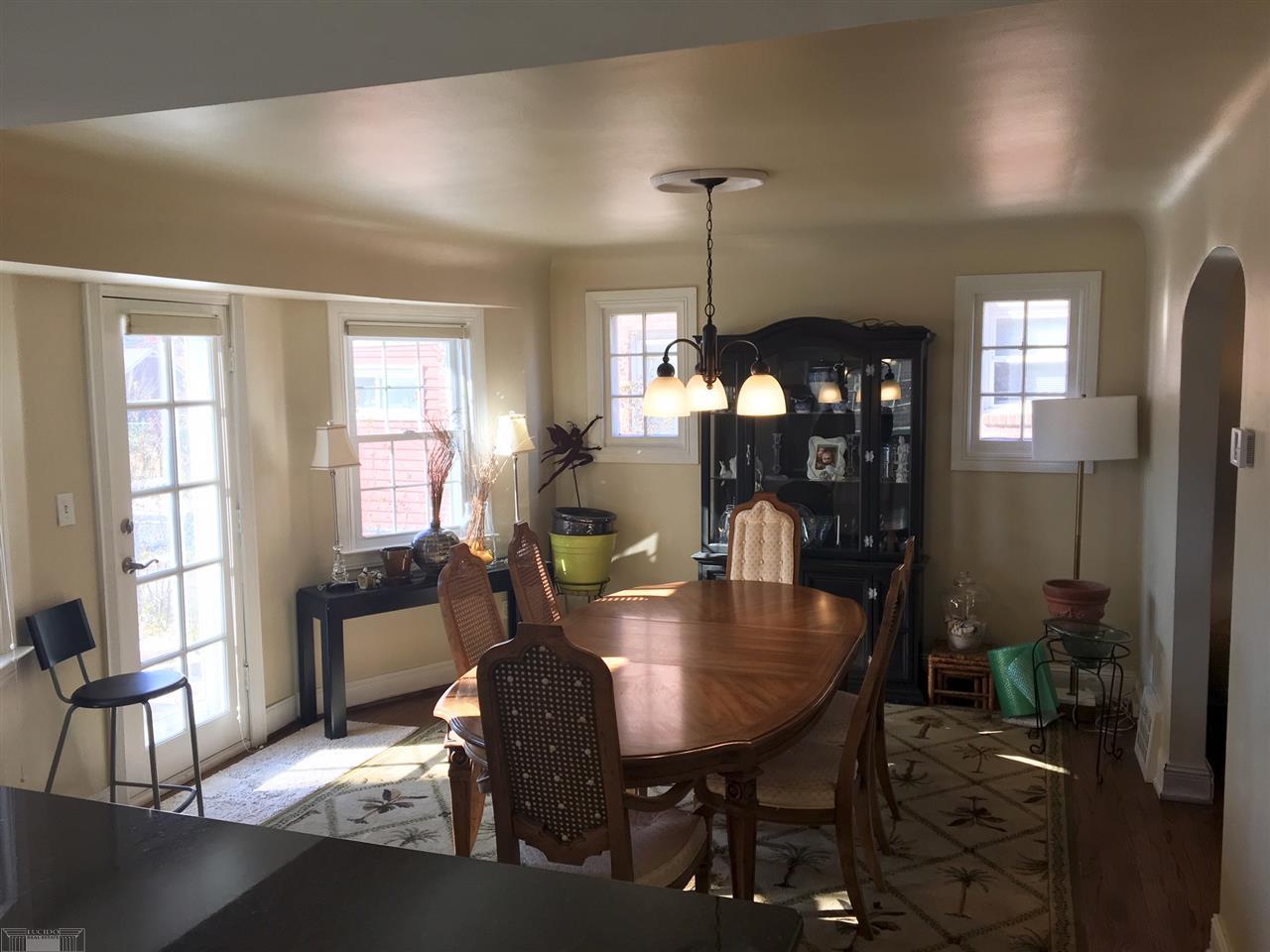 1737 Hampton Road Grosse Pointe, MI 48236 - Photo 6 of 23 31365787-5.JPG
