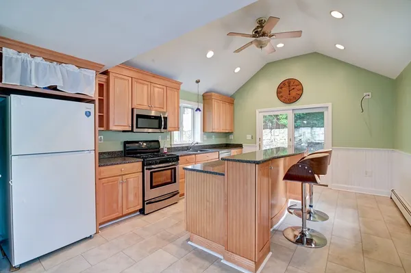 $3,500 | 30 Thayer Avenue, Unit 30, Weymouth, MA 02188